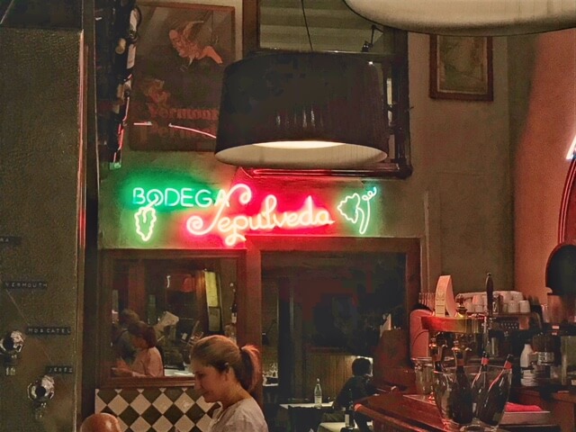 Neon sign Bodega Sepulveda