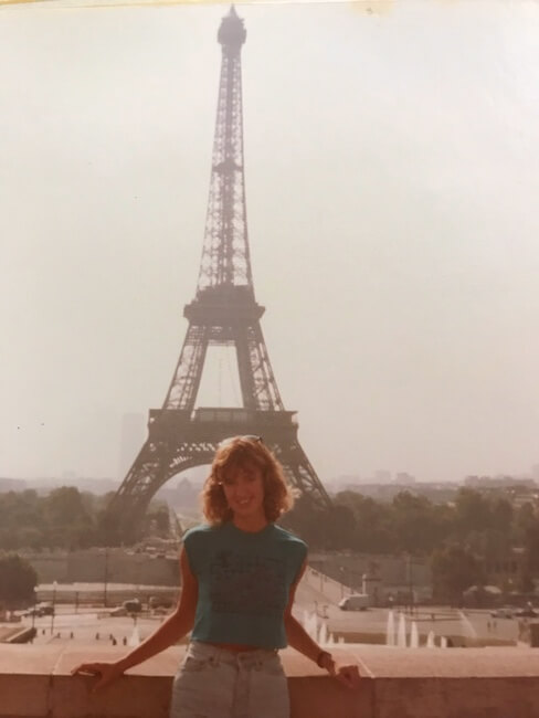 girl in front of the Eiffel Tower